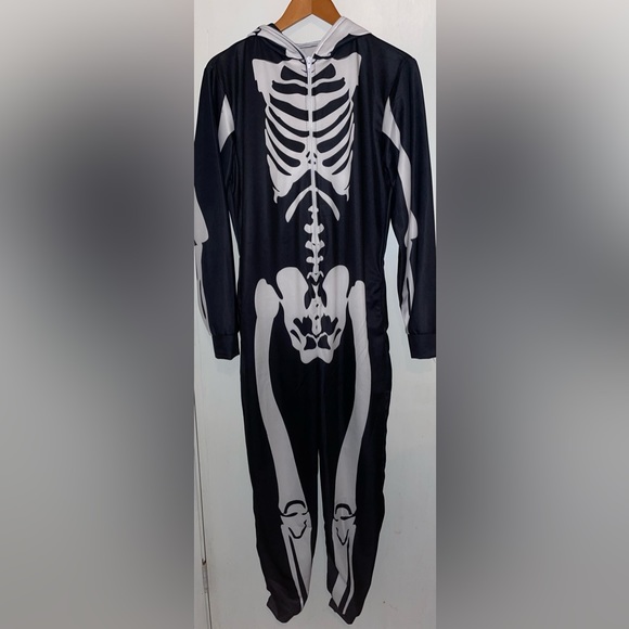 Women’s Medium Skeleton Onsie has 2 pocket, a zip up hood which is the Head. - Picture 3 of 12